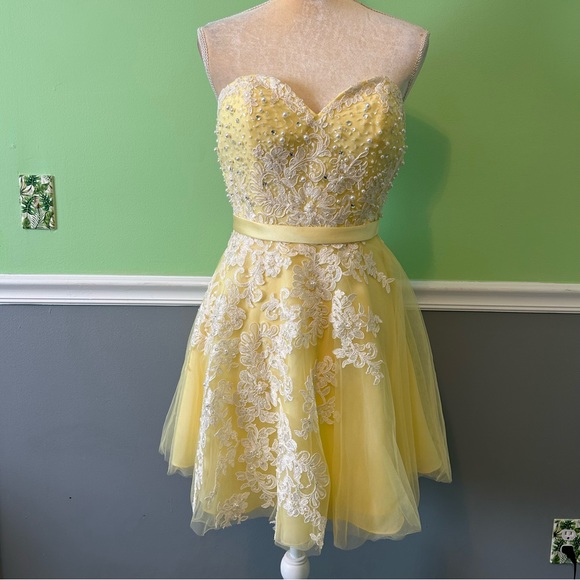 Alyce Short yellow corset style prom Ho/Co dress size 2 - Picture 4 of 14